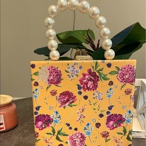 Pearl handle  purse, square shaped.  Cute for vacay or date night.